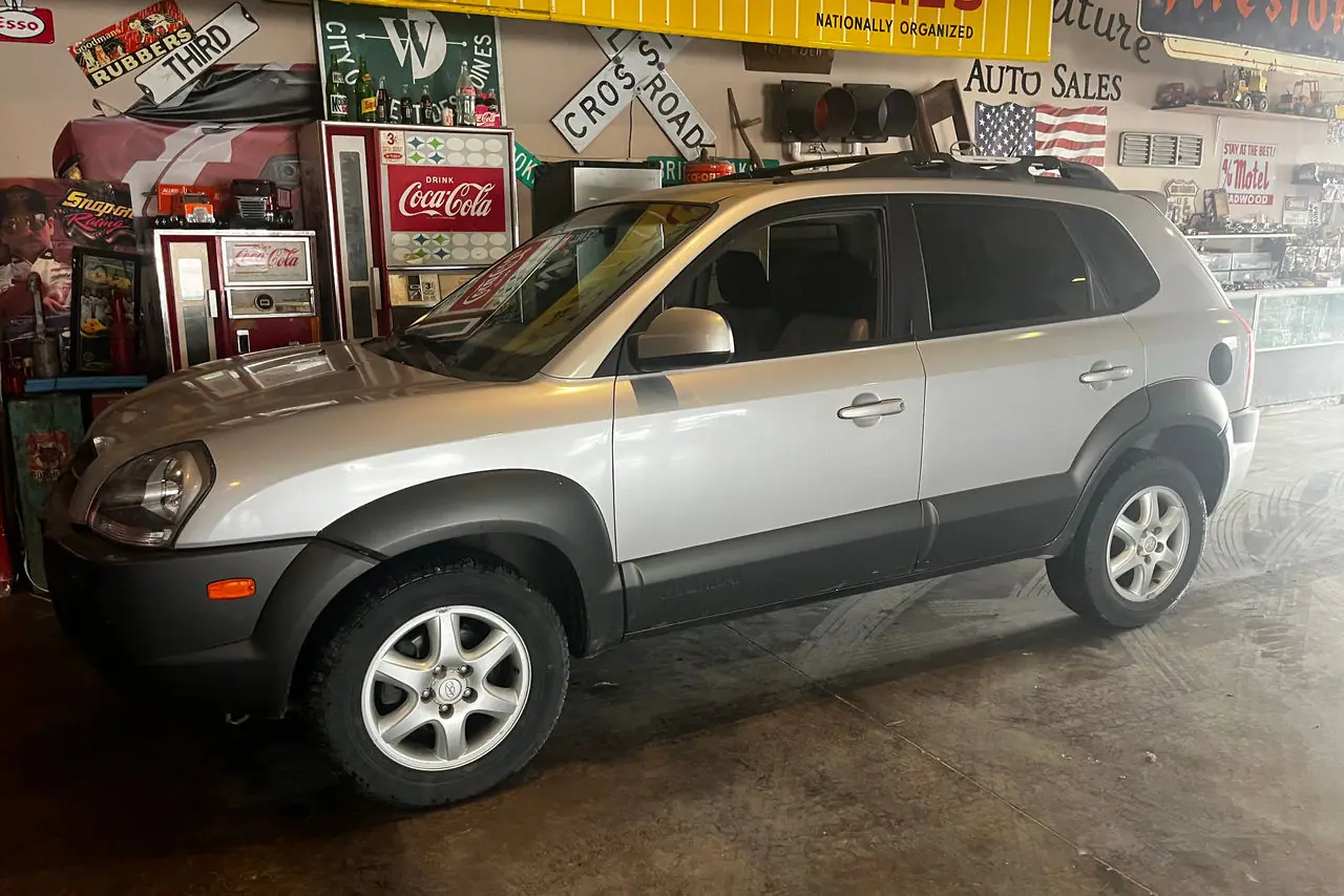 2005 Hyundai Tucson Automatic AC on the lot at Signature Auto Sales.
